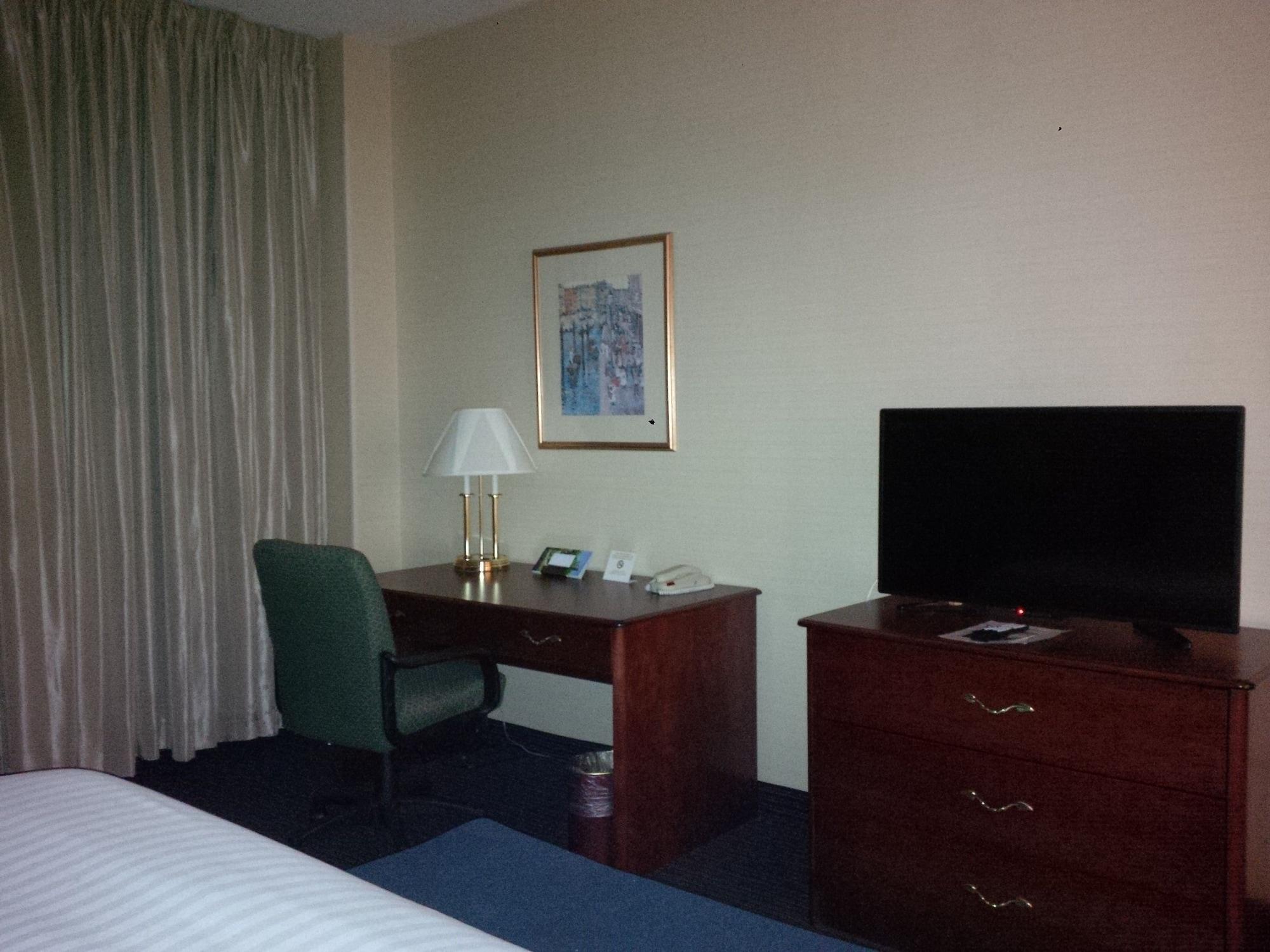 Maron Hotel & Suites Danbury Zewnętrze zdjęcie