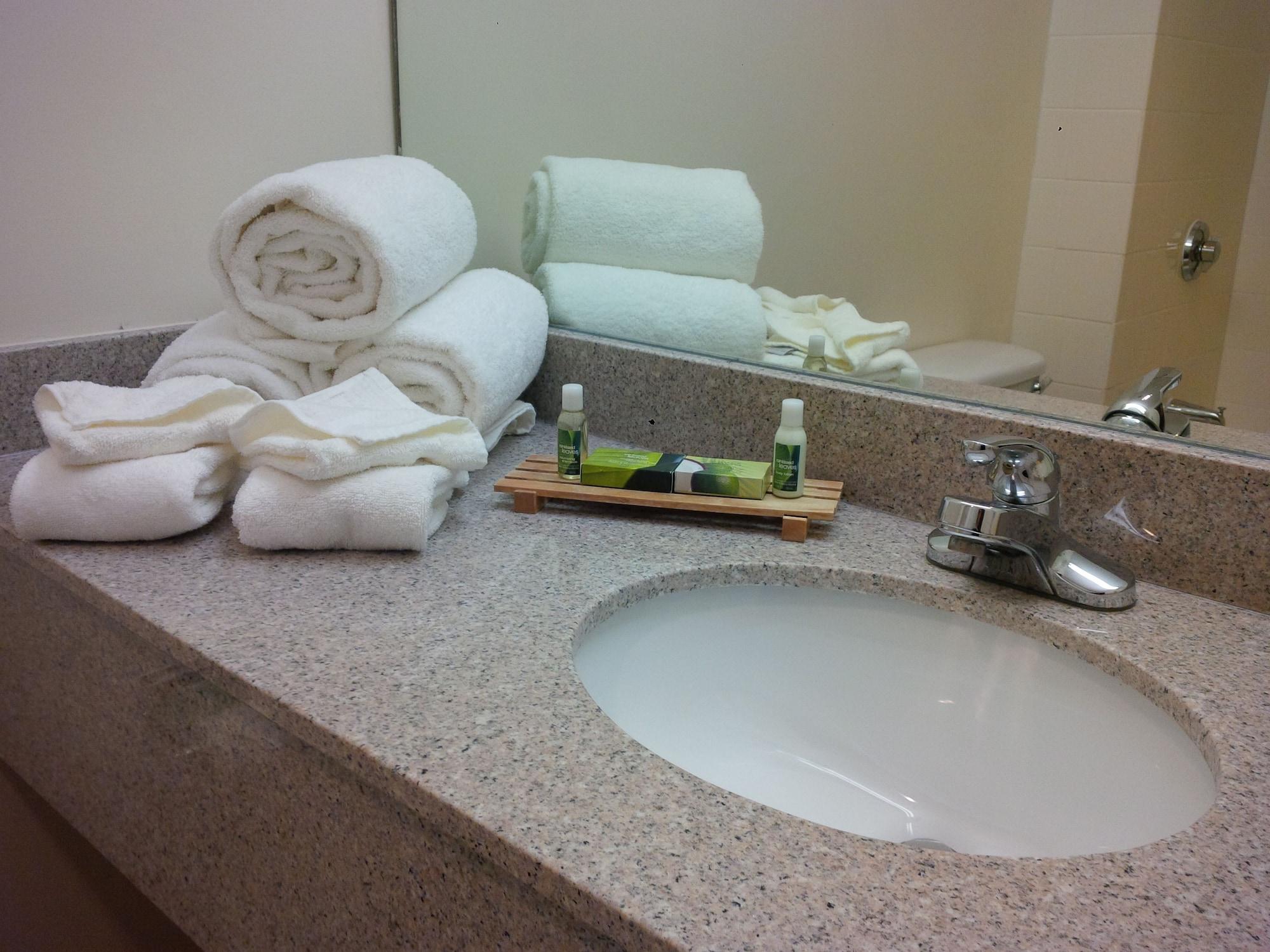 Maron Hotel & Suites Danbury Zewnętrze zdjęcie