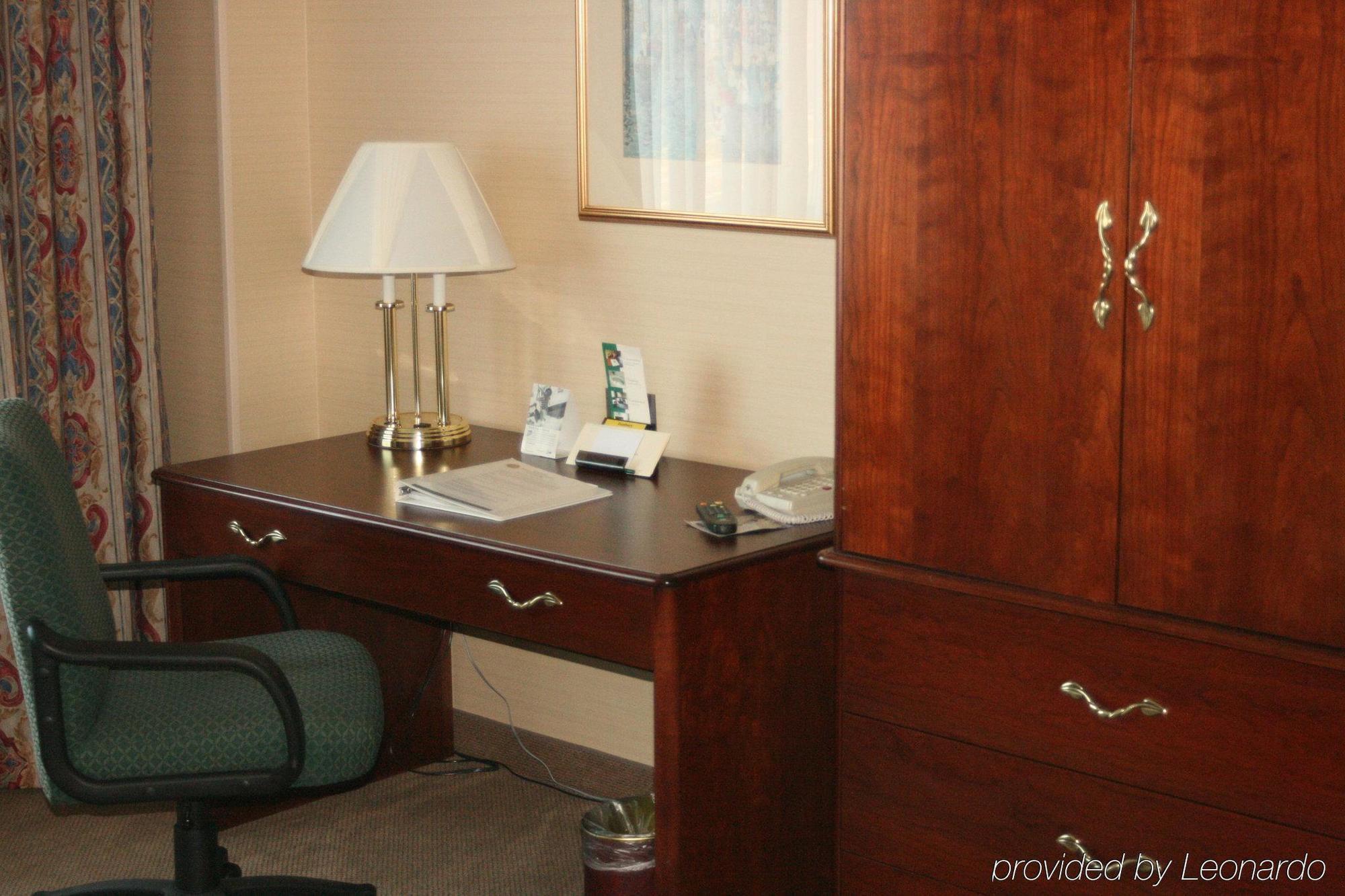 Maron Hotel & Suites Danbury Pokój zdjęcie